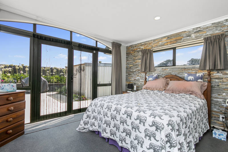 Here’s your opportunity, a lifestyle “lock up and leave” surrounded by rolling hills and farmland
