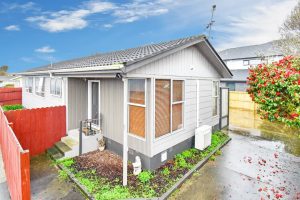 Well-presented three bedroom open plan living home leads out to large north facing sundeck for easy entertaining